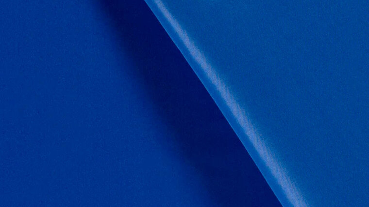 Kobalt blauwe satijn stof Duchesse is prachtige en voordelige stof