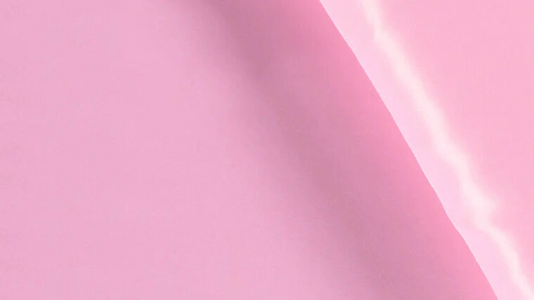 Licht roze satijnen stof Duchesse is prachtige en voordelige damesstof