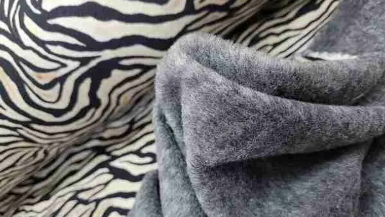 Alpen fleece met panter zebra print kopen bij Stoffenwinkel Online